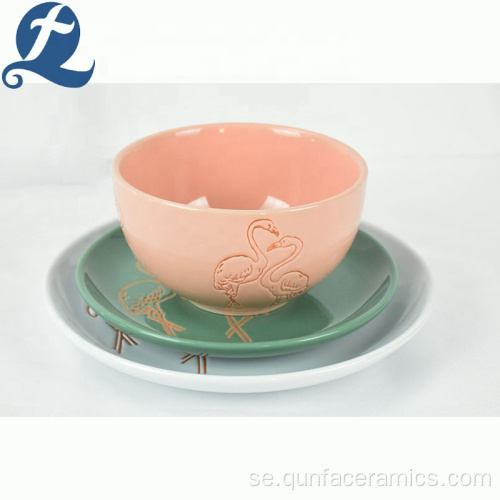 Högkvalitativa tallrikar med keramik